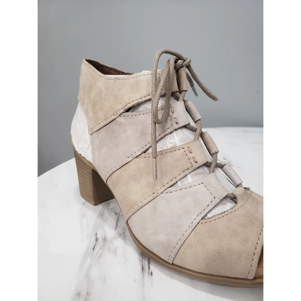 NEW NO BOX ROCKPORT Hattie Sandal Boho Beige Leather BLock Kitten Heel Neutral